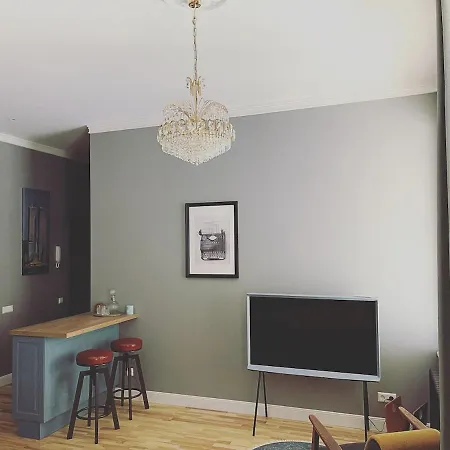 Cozy Design In A Classic Style Dzīvoklis