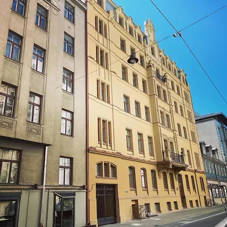 Apartman Cozy Design In A Classic Style